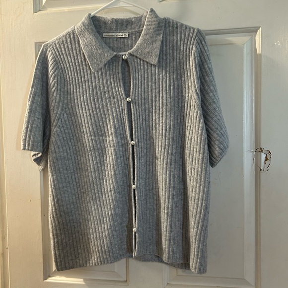 Abercrombie & Fitch Sweaters - Abercrombie & Fitch Gray Ribbed Short-Sleeve Button Cardigan